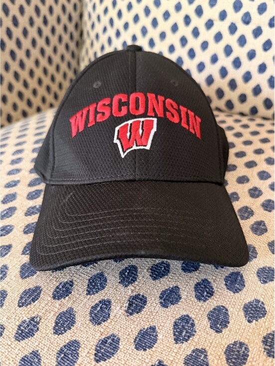 Under Armour Other - Wisconsin Badgers Under Armour Small/ Medium Black stretch fit Cap Hat Bucky